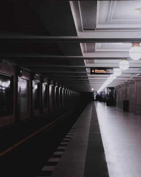 Bir tren istasyonunun dikey görüntüsü — Stok fotoğraf