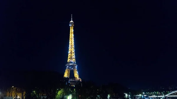 Széles Rálátás Eiffel Toronyra Éjszaka Párizsban Franciaországban — Stock Fotó