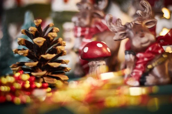 Closeup záběr barevných vánočních dekorací — Stock fotografie