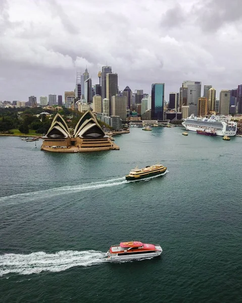 Plan Vertical Lointain Bateaux Sur Plan Eau Près Sydney Opera — Photo