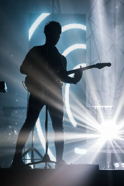 La guitarra en la luz —  Fotos de Stock
