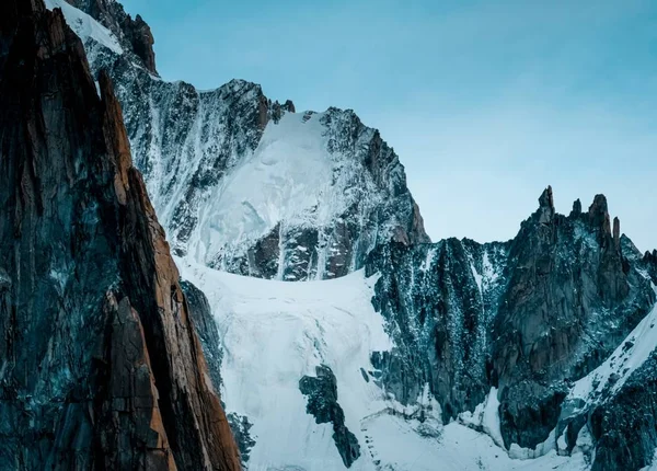 雪に覆われたルース氷河の美しいワイドショット — ストック写真