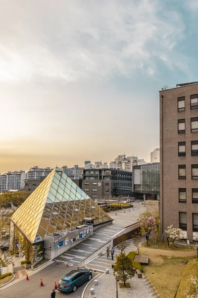대한민국 서울의 아름다운 현대 건축의 수직 촬영 — 스톡 사진
