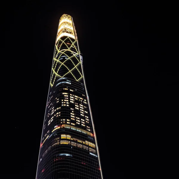 Vacker bild av Lotte World Tower i Seoul, Sydkorea på natten — Stockfoto