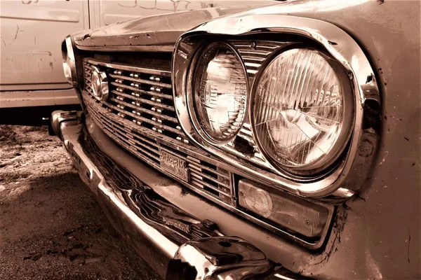 Closeup shot of an old classic car headlights — Stock Photo, Image