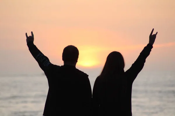 Silhouette Couple Signing Devil Horns Blurred Background — Stock Photo, Image