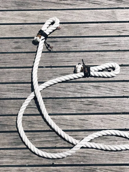 Μια Κατακόρυφη Βολή Κλίμακα Του Γκρι Των Σχοινιών Του Ψαρά — Φωτογραφία Αρχείου