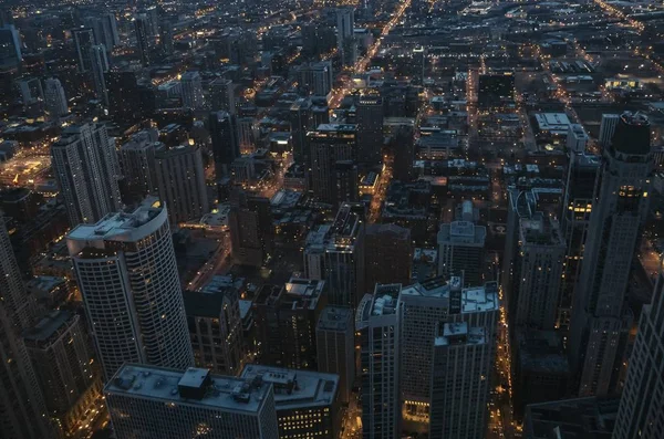 Een Luchtfoto Van Wolkenkrabbers Stad Chicago Tijdens Nacht — Stockfoto