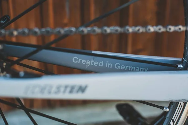 Primer Plano Una Bicicleta Con Texto Escrito Ella — Foto de Stock
