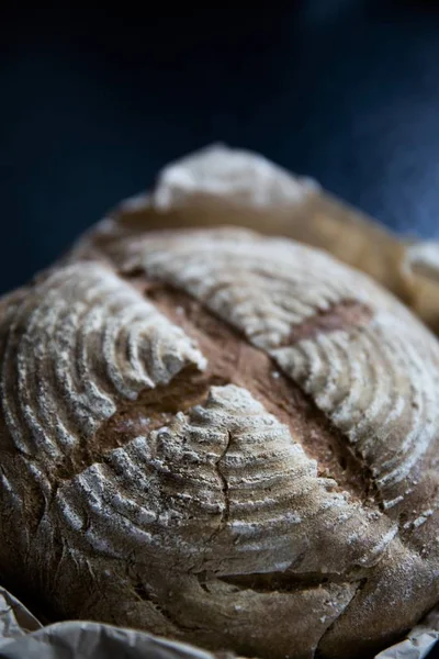 Fechar tiro de pão com um fundo desfocado — Fotografia de Stock