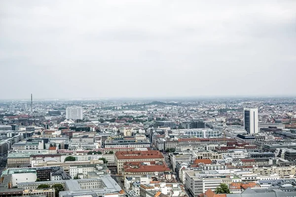 Eine Hochauflösende Aufnahme Einer Stadt Voller Schöner Hoher Gebäude Mit — Stockfoto