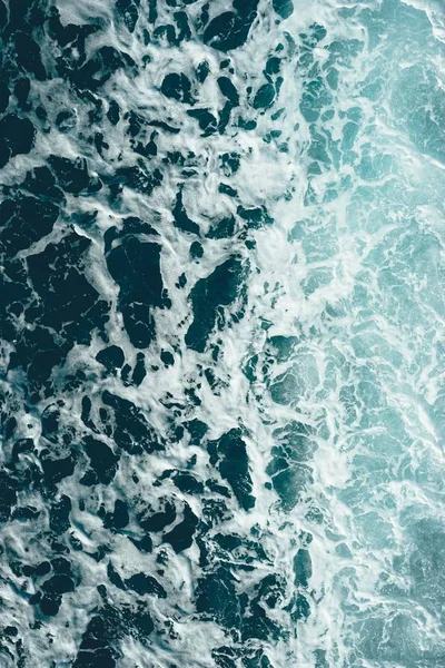 Vue aérienne verticale des vagues de mer — Photo