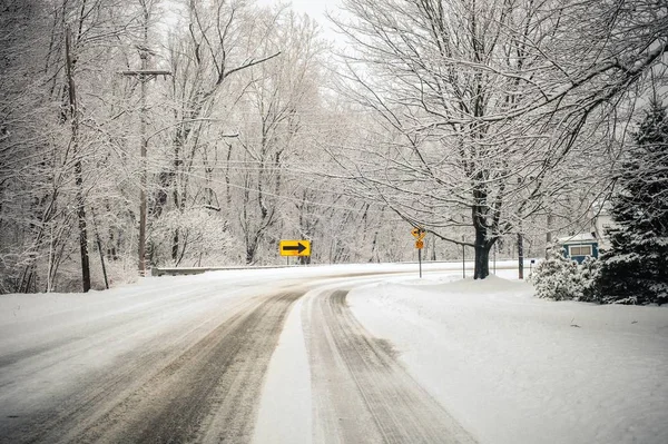 Schöne Landschaft des schneebedeckten Feldes in der Landschaft von Pennsylvania — Stockfoto