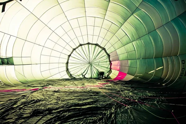 Schöne Aufnahme aus dem Inneren eines Heißluftballons — Stockfoto