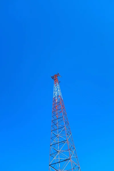 Vertical Low Angle Shot Tall Radio Tower Clear Blue Beautiful — Stock Photo, Image