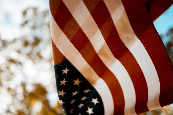 Bulanık Bir Geçmişi Olan Birleşik Devletler Bayrağının Yakın Çekimi — Stok fotoğraf