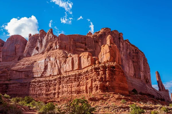 Beautiful shot of the canyon with a blue sky in the background at daytime — Stock Photo, Image