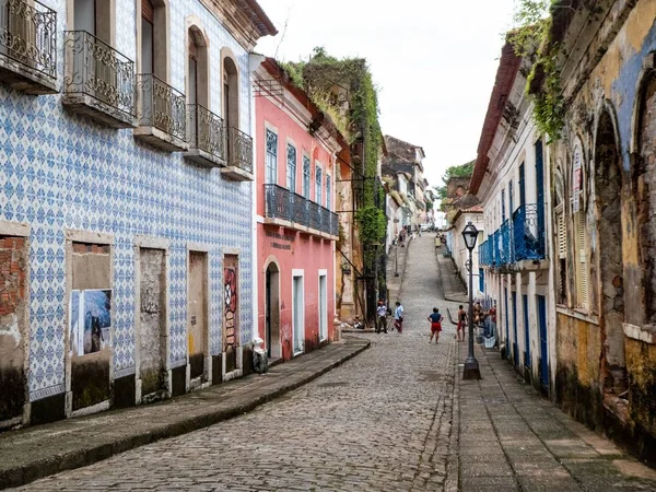 Чудовий знімок вулиці посеред будинків у Сан - Луїсі (штат Мараньяу, Бразилія). — стокове фото