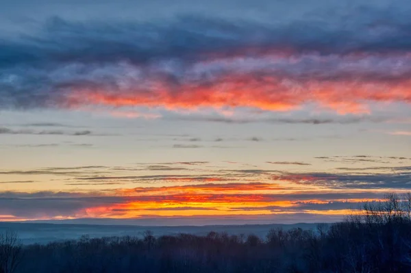 Beautiful scenery of the sunrise in the countryside of Northwest Pennsylvania — Stock Photo, Image