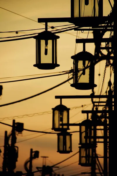 Vertical shot of metallic lantern silhouettes during sunset in Kawagoe, Japan — Stock Photo, Image