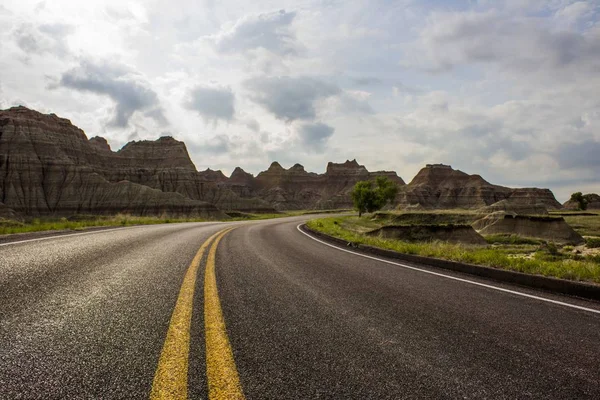Horizontal shot of a highway going through a rocky mountainous area — Stock Photo, Image