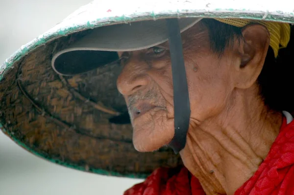 Orang tua bertopi — Stok Foto