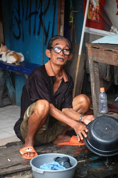 Hombre viejo en el mercado — Foto de Stock