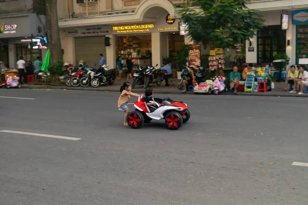 Pessoas em Hanói (Vietnã ) — Fotografia de Stock