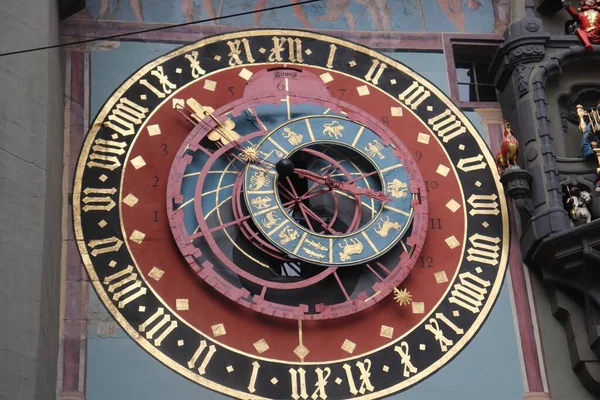 Közelkép egy asztrológiai zodiákus óráról — Stock Fotó