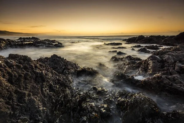 Una Puesta Sol Impresionante Sobre Playa Lagarto Peninsular Cornwall Reino — Foto de Stock