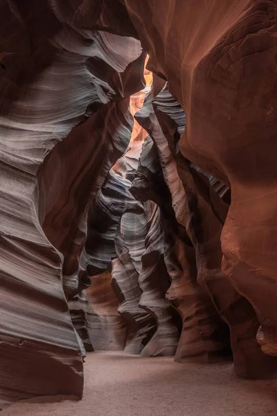 Hermosa foto del interior de una cueva con hermosas texturas en Antelope Canyon, Estados Unidos —  Fotos de Stock
