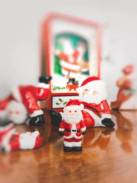 Vertical closeup shot of cute little Santa Clause Christmas tree ornaments — Φωτογραφία Αρχείου