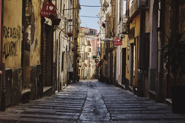 Calle vacía en el viejo Sassari — Foto de Stock
