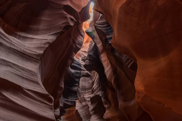 Beautiful shot of the inside of a cave with gorgeous textures in Antelope Canyon, USA — Stock Photo, Image