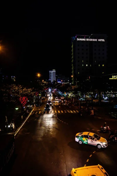 Menschen auf dem Nachtmarkt in da nang vietnam — Stockfoto