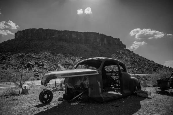 Horizontal Greyscale Shot Destroyed Classic Car Beautiful Mountain Route — Stock Photo, Image