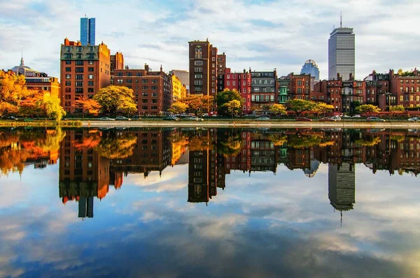 Horizontal shot of Back Bay neighborhood in Boston, Massachusetts with a cloudy white sky above — Stock Photo, Image