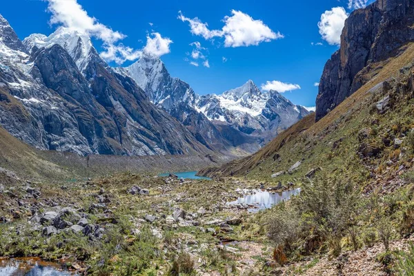 Belo Tiro Deslumbrante Cordilheira Cordilheira Huayhuash Peru Perfeito Para Papel — Fotografia de Stock