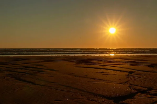 Wide Shot Beautiful Sea Waves Seashore Bright Sun Background — Stock Photo, Image