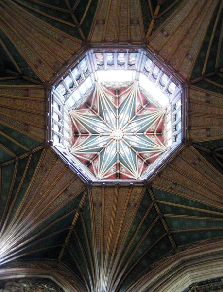Tiro vertical del techo de la Catedral de Ely en la ciudad de Ely, Cambridgeshire, Inglaterra —  Fotos de Stock