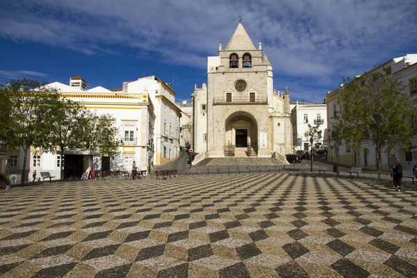 Hermosa foto de la Iglesia de Nuestra Señora de la Asunción en Irkutsk, Rusia — Foto de Stock