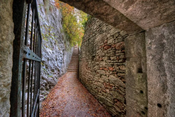 Вход Каменную Лестницу Построенную Природе Озере Гарда Италия — стоковое фото