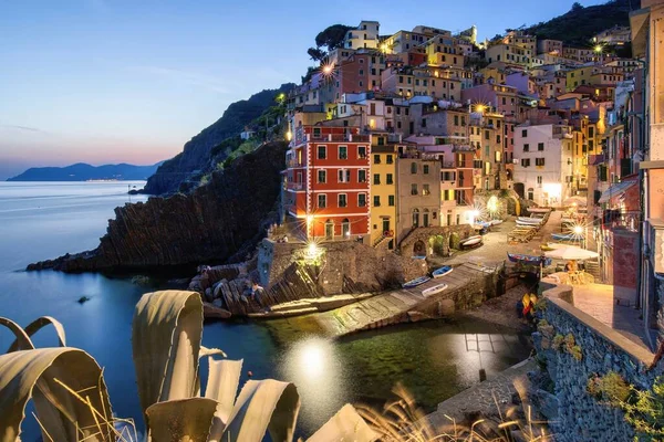 Wunderschöne hochauflösende aufnahme der beleuchteten cinque terre sea manarola vernazza rio maggiore italien — Stockfoto