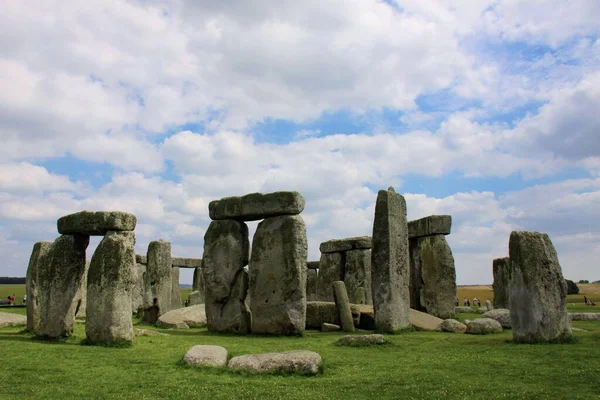 Horizontale Aufnahme des Stonehenge während des Tages. perfekt für die Darstellung von Stonehenge. — Stockfoto