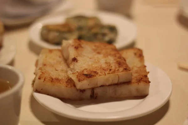 Primo piano di un piatto di formaggio grigliato — Foto Stock