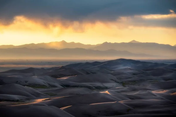 Puesta de sol sobre las dunas —  Fotos de Stock