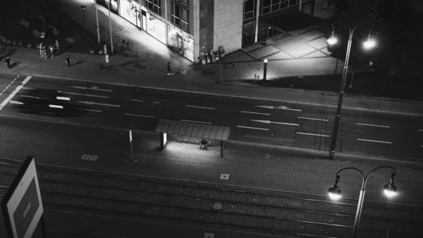 Μια Γκρίζα Εικόνα Του Αυτοκινήτου Φως Μονοπάτια Νύχτα — Φωτογραφία Αρχείου