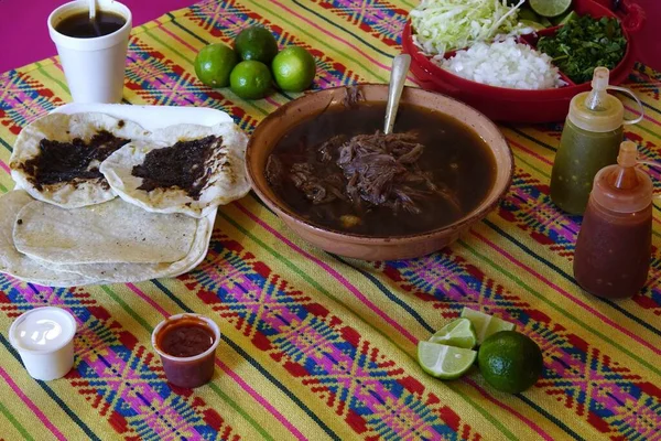 Hög Vinkel Skott Dukning Med Traditionell Mexikansk Mat Som Kallas — Stockfoto
