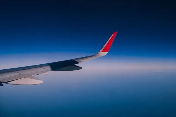 Крило Літака Летить Небі — стокове фото