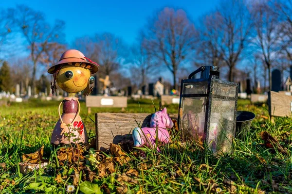 オーストリアのウィーンにある墓地のおもちゃの写真 — ストック写真